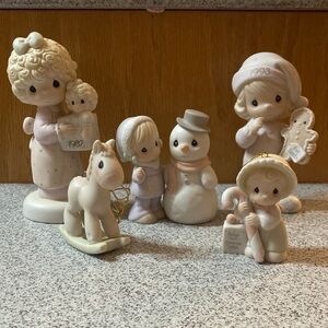 Charming Figurine Set - Cream and White